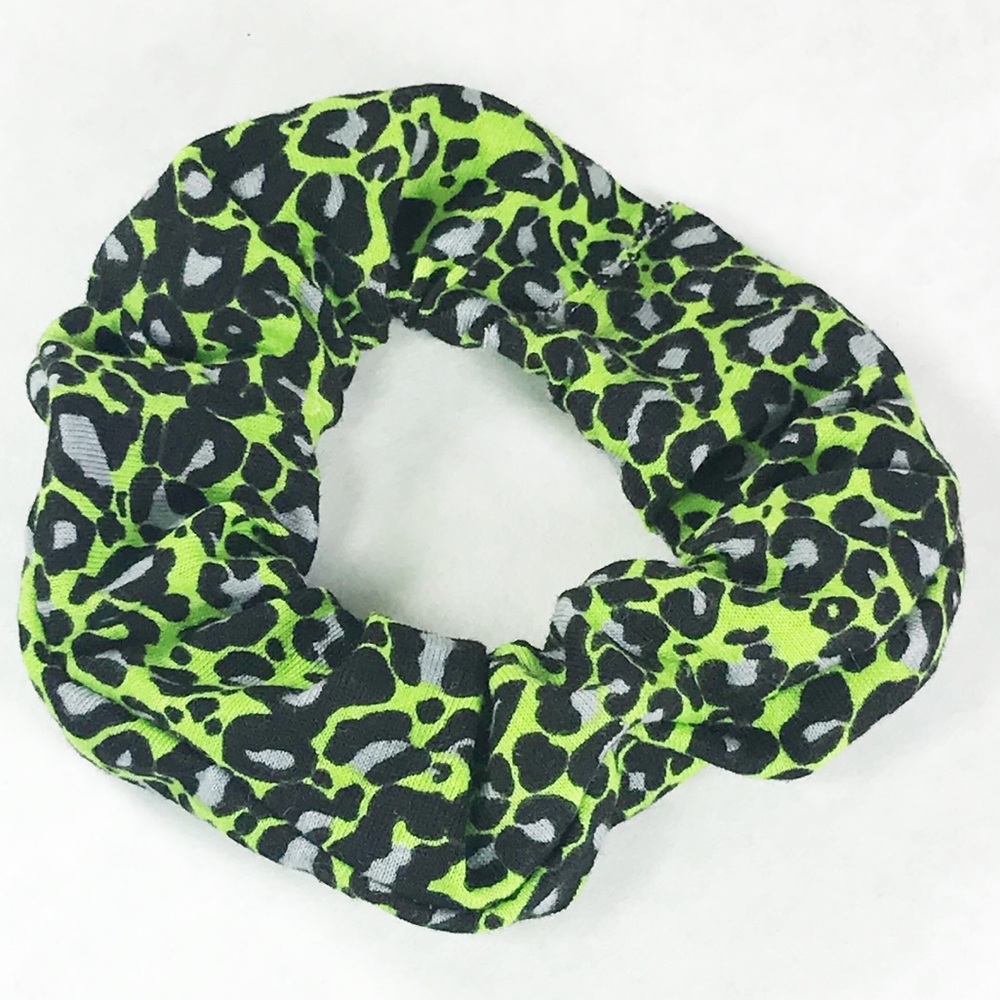 🌵Green Leopard Print Scruchie - Picture 2 of 4